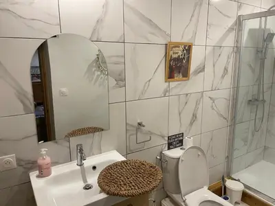 Salle de bains dans l'établissement Les Grozilles