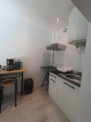 Cuisine ou kitchenette dans l'établissement APPARTEMENT HYPER CENTRE - Place du Minage