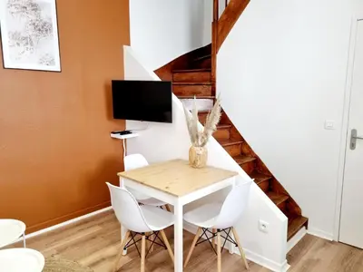 Télévision ou salle de divertissement dans l'établissement Meublés du chêne vert, cœur de Jarnac