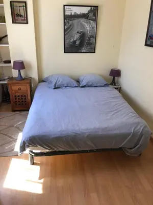 Un ou plusieurs lits dans un hébergement de l'établissement Charmante maisonnette 2 personnes avec wifi