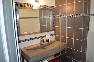 Salle de bains dans l'établissement La Fontenelle Chambres d'Hôtes