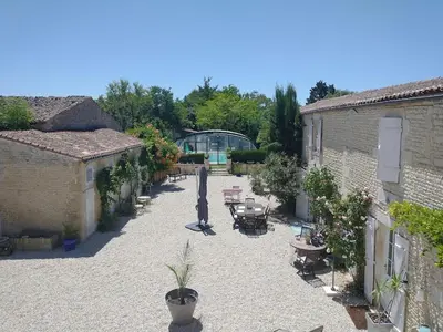 Jardin de l'établissement Le Puits Sainte Claire