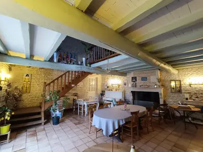 Coin salon dans l'établissement Le Puits Sainte Claire
