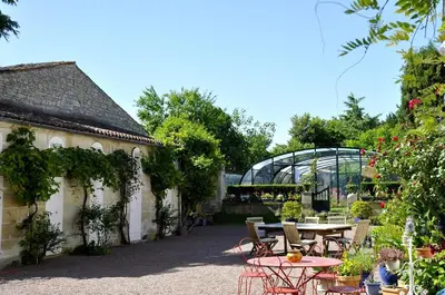 Jardin de l'établissement Le Puits Sainte Claire