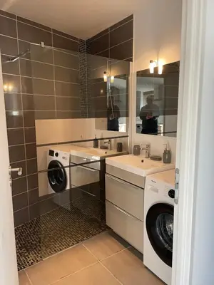 Salle de bains dans l'établissement Maison chaleureuse avec parking sur place