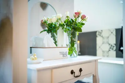 Salle de bains dans l'établissement Les Charmes du Lac Gite Romantique avec jacuzzi privatif