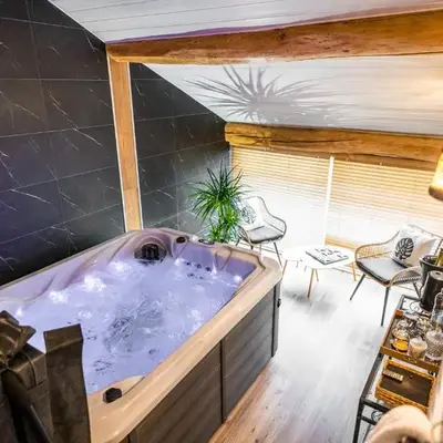 Les Charmes du Lac Gite Romantique avec jacuzzi privatif