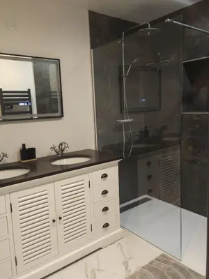 Salle de bains dans l'établissement Studio ruffec 10