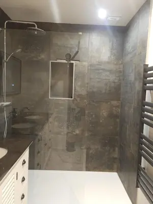 Salle de bains dans l'établissement Studio ruffec 10