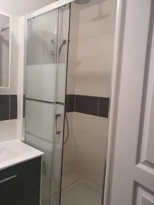 Salle de bains dans l'établissement Studio ruffec 10