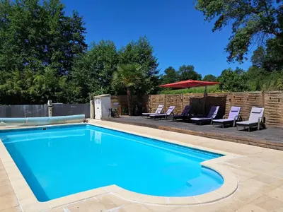 Piscine de l'établissement Moulin Du Pommier Glamping & Camping ou située à proximité