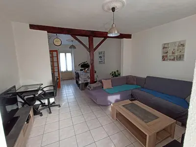 Coin salon dans l'établissement Maison de ville de 95M2