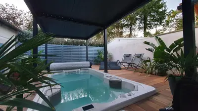 Piscine de l'établissement Le Noroit Chambres d'Hôtes ou située à proximité