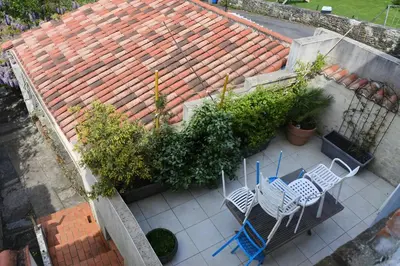 Jardin de l'établissement Maison de village spacieuse et confortable