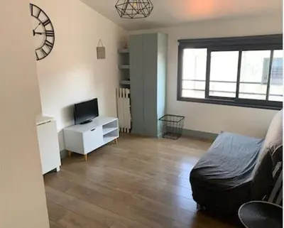 Télévision ou salle de divertissement dans l'établissement Studio centre historique de La Rochelle