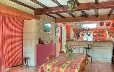 Cuisine ou kitchenette dans l'établissement Amazing Home In Rioux