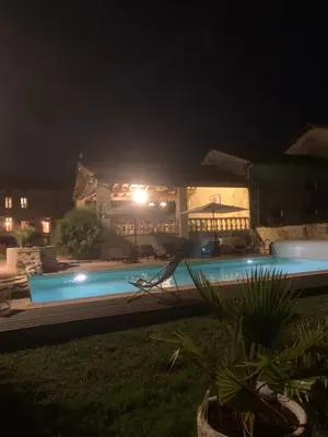 Piscine de l'établissement Le Hangar ou située à proximité