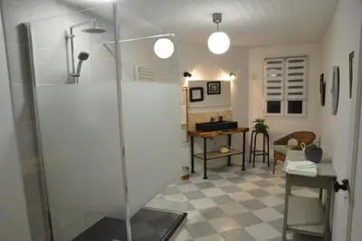 Cuisine ou kitchenette dans l'établissement Le Hangar