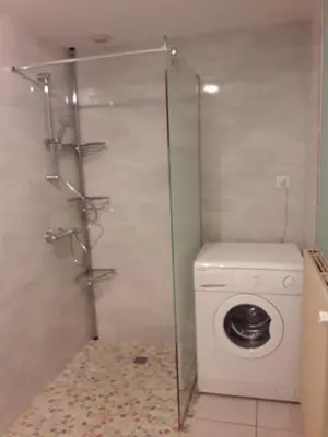 Salle de bains dans l'établissement Logis de LANGE apt les Ecureuils