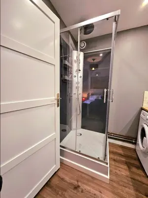 Salle de bains dans l'établissement Appartement Résidentiel avec parking/Proche Centre