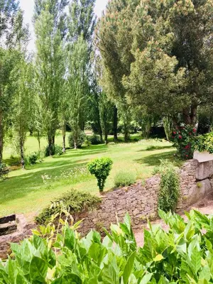 Jardin de l'établissement Le refuge des canards