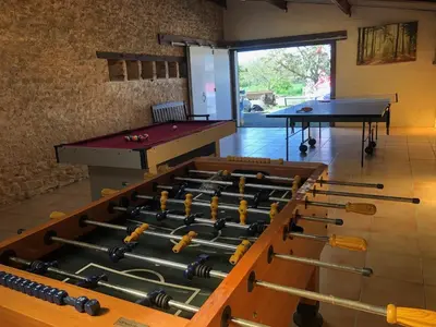 Billard dans l'établissement Les Gîtes de La Croix Liaud