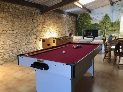 Billard dans l'établissement Les Gîtes de La Croix Liaud