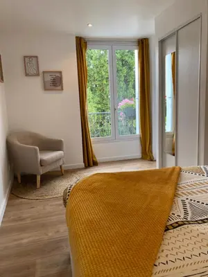 Coin salon dans l'établissement • Bel appartement - centre historique de Poitiers