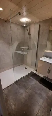 Salle de bains dans l'établissement Gite 4 personnes avec piscine entre Saintes et Royan