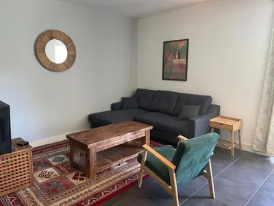 Coin salon dans l'établissement La Maison du Petit Jacques - Mirabelle Cottage