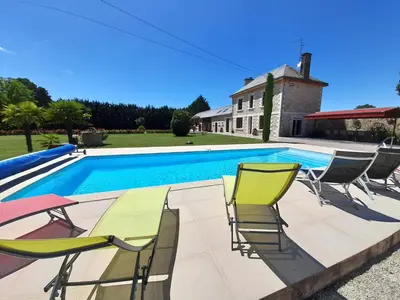 Piscine de l'établissement Longère restaurée avec piscine chauffée, terrasse et barbecue à Archigny - FR-1-541-89 ou située à proximité