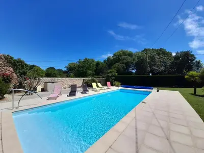 Piscine de l'établissement Longère restaurée avec piscine chauffée, terrasse et barbecue à Archigny - FR-1-541-89 ou située à proximité