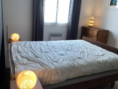 Un ou plusieurs lits dans un hébergement de l'établissement Maison chaleureuse 2 chambres