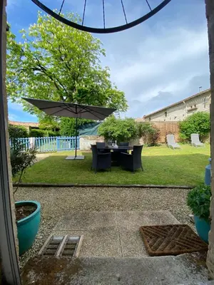 Jardin de l'établissement Gîte du Rossignol à 5 minutes du Château de la Citardière et à 14 minutes du Château de Bourneau