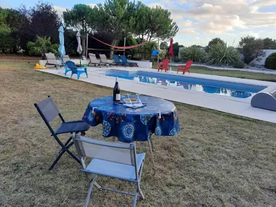 Piscine de l'établissement chambres d'hote Maeva ou située à proximité