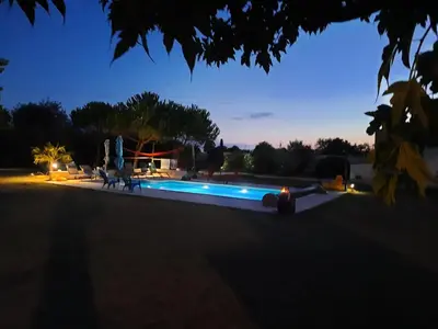Piscine de l'établissement chambres d'hote Maeva ou située à proximité