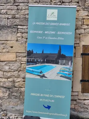 Piscine de l'établissement La Maison des Grands Bambous - L'Angoumois L'Aunis La Saintonge La Boutonne ou située à proximité