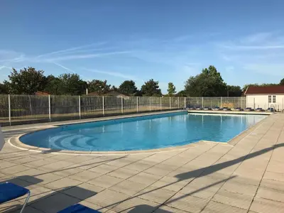 Piscine de l'établissement Amazing holiday home in Les Forges with terrace ou située à proximité