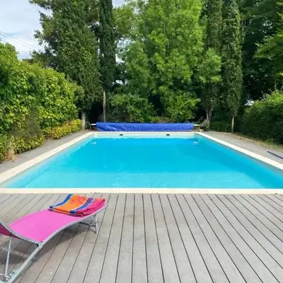 Manoir majestueux à Chaniers avec piscine privée