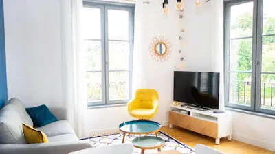 Télévision ou salle de divertissement dans l'établissement Les Rives du Clain - Sublime T4 au bord de l'eau