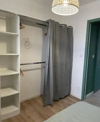Un ou plusieurs lits dans un hébergement de l'établissement Superbe appartement La Rochelle
