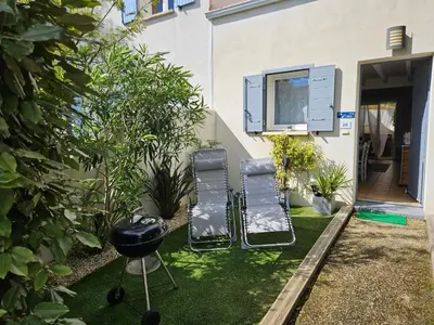 Jardin de l'établissement Maison 3 étoiles à 50m mer plages îles nature piscine chauffée jacuzzi privé WIFI