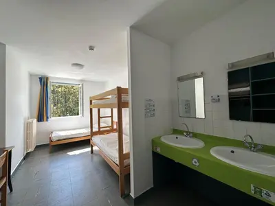 Un ou plusieurs lits dans un hébergement de l'établissement Auberge de jeunesse HI Poitiers