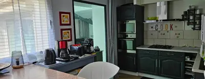 Cuisine ou kitchenette dans l'établissement Vaste maison Fouras 15 pers 6 chbres meublé 3*