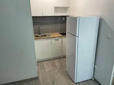 Cuisine ou kitchenette dans l'établissement Logement en bord de port