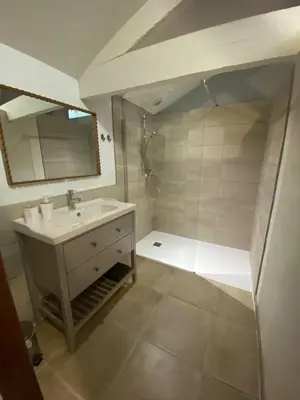 Salle de bains dans l'établissement Loft chaleureux