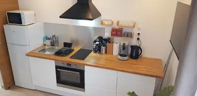 Cuisine ou kitchenette dans l'établissement Escapade Niortaise - Studios climatisés hyper-centre de Niort