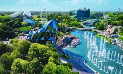 Piscine de l'établissement Le Lagon à 2 min du Futuroscope ou située à proximité