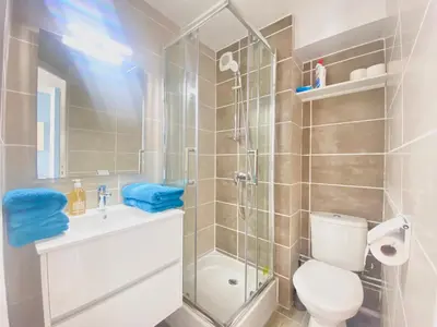 Salle de bains dans l'établissement Le Lagon à 2 min du Futuroscope