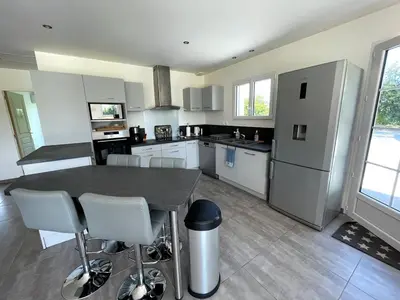 Cuisine ou kitchenette dans l'établissement La Bourdetaise